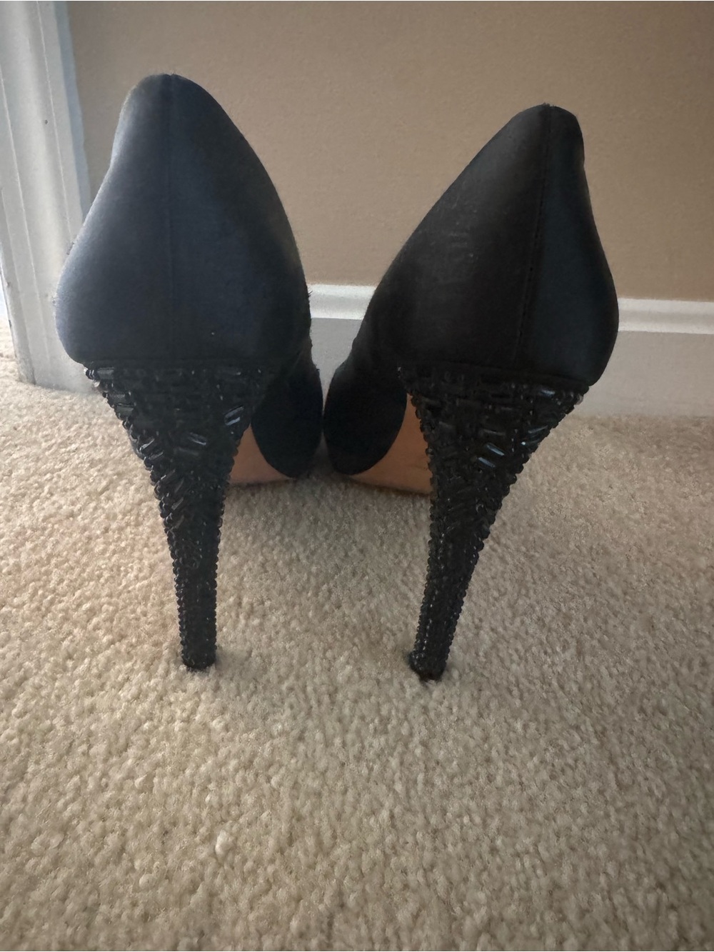 GREAT CONDITION VINCE CAMUTO BLACK SATIN PUMPS – RHINESTONE HEEL – SIZE 10